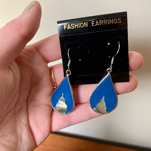 Vintage blue enamel and abalone dangle earrings from Mexico - Picture 6 of 8
